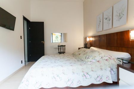 Casa de condomínio à venda com 417m², 4 quartos e 5 vagasQuarto 2