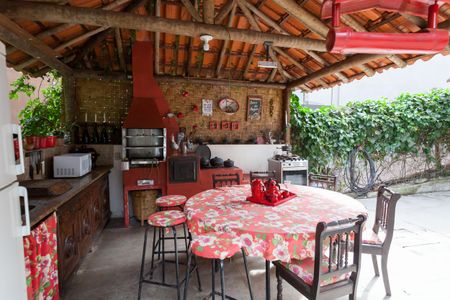 Casa de condomínio à venda com 417m², 4 quartos e 5 vagasChurrasqueira