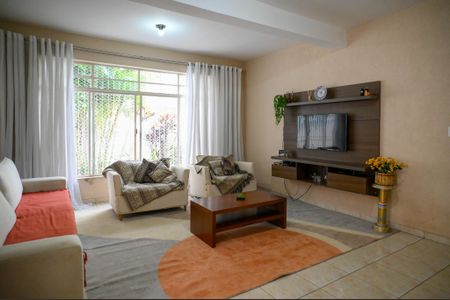 Casa para alugar com 200m², 3 quartos e 3 vagasSala