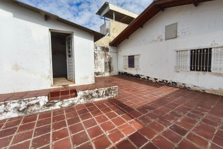 Casa à venda com 207m², 2 quartos e 2 vagasQuintal - Fundos
