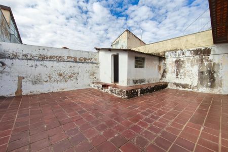 Casa à venda com 207m², 2 quartos e 2 vagasQuintal - Fundos