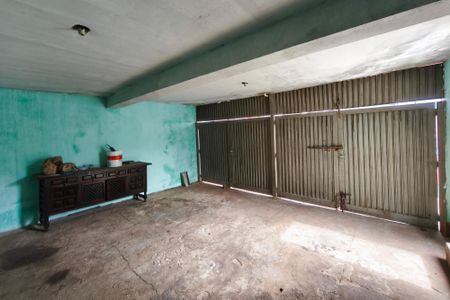 Casa à venda com 207m², 2 quartos e 2 vagasQuintal - Garagem