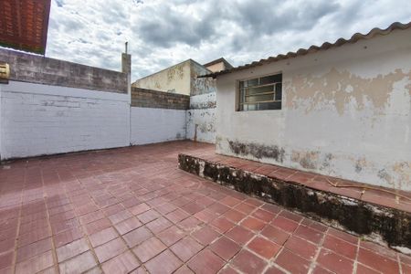Casa à venda com 207m², 2 quartos e 2 vagasQuintal - Fundos