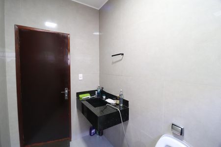 Casa para alugar com 150m², 2 quartos e 8 vagasBanheiro Social