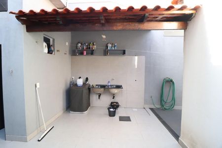 Casa para alugar com 150m², 2 quartos e 8 vagasÁrea de Serviço