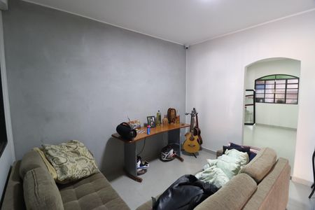 Casa para alugar com 150m², 2 quartos e 8 vagasSala