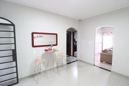 Casa para alugar com 150m², 2 quartos e 8 vagasSala 2