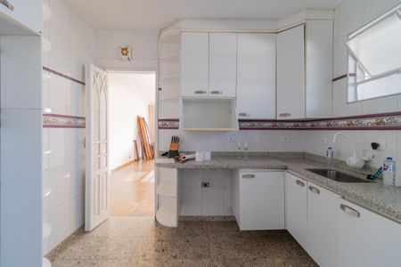 Apartamento à venda com 127m², 3 quartos e 3 vagas Apartamento à venda com 127m², 3 quartos e 3 vagasCozinha