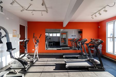 Apartamento à venda com 127m², 3 quartos e 3 vagas Apartamento à venda com 127m², 3 quartos e 3 vagasÁrea comum - Academia