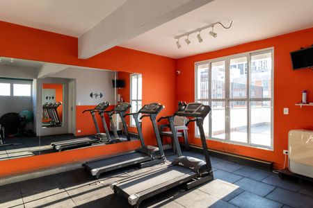 Apartamento à venda com 127m², 3 quartos e 3 vagas Apartamento à venda com 127m², 3 quartos e 3 vagasÁrea comum - Academia