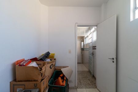 Apartamento à venda com 127m², 3 quartos e 3 vagas Apartamento à venda com 127m², 3 quartos e 3 vagasQuarto de Serviço