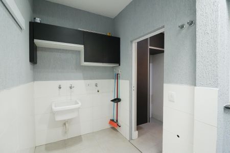 Casa de condomínio à venda com 55m², 2 quartos e 1 vagaÁrea de Serviço