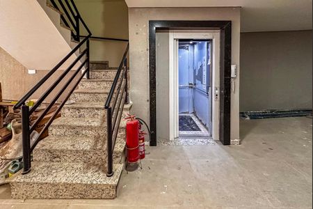 Apartamento à venda com 180m², 3 quartos e 3 vagas Apartamento à venda com 180m², 3 quartos e 3 vagasAcesso