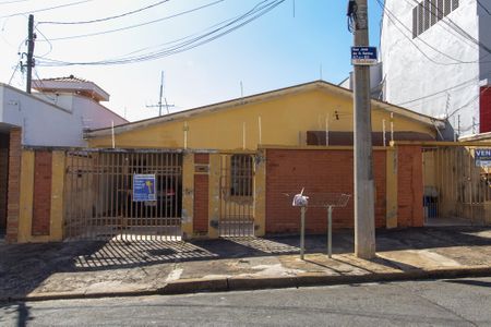 Casa à venda com 357m², 3 quartos e 3 vagas Casa à venda com 357m², 3 quartos e 3 vagasFachada