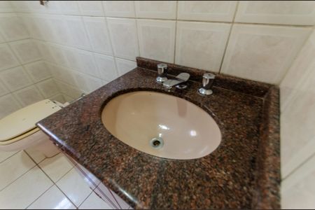 Casa à venda com 200m², 3 quartos e 1 vagaBanheiro 2