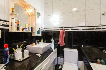 Casa à venda com 160m², 4 quartos e 2 vagas Casa à venda com 160m², 4 quartos e 2 vagasBanheiro da Suíte 2