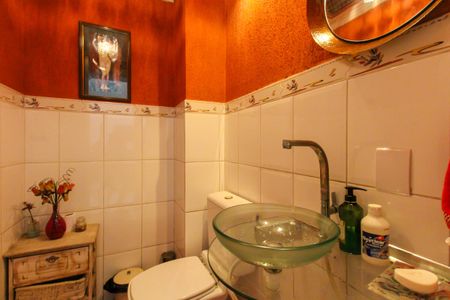 Casa à venda com 160m², 4 quartos e 2 vagas Casa à venda com 160m², 4 quartos e 2 vagasLavabo