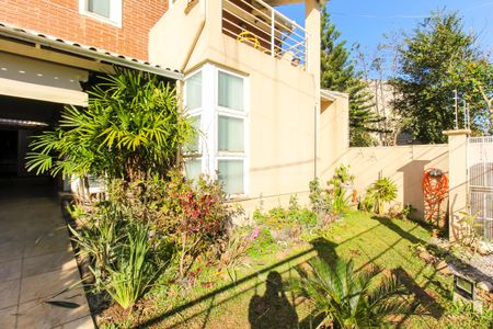 Casa à venda com 160m², 4 quartos e 2 vagas Casa à venda com 160m², 4 quartos e 2 vagasÁrea externa