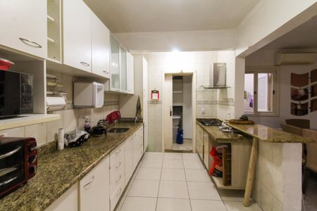 Casa à venda com 160m², 4 quartos e 2 vagas Casa à venda com 160m², 4 quartos e 2 vagasCozinha