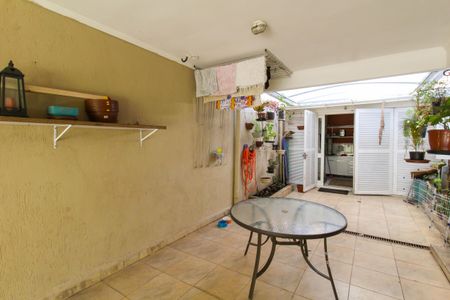 Casa à venda com 160m², 4 quartos e 2 vagas Casa à venda com 160m², 4 quartos e 2 vagasÁrea externa