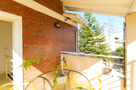 Casa à venda com 160m², 4 quartos e 2 vagas Casa à venda com 160m², 4 quartos e 2 vagasVaranda