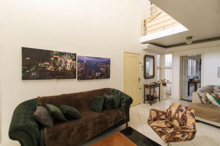 Casa à venda com 160m², 4 quartos e 2 vagas Casa à venda com 160m², 4 quartos e 2 vagasSala