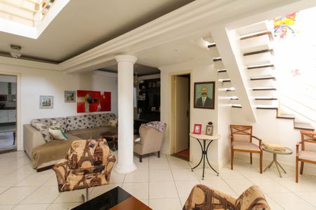 Casa à venda com 160m², 4 quartos e 2 vagas Casa à venda com 160m², 4 quartos e 2 vagasSala