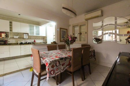 Casa à venda com 160m², 4 quartos e 2 vagas Casa à venda com 160m², 4 quartos e 2 vagasCopa