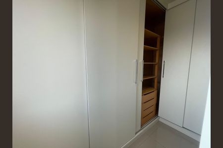 Apartamento para alugar com 74m², 2 quartos e 1 vagaCloset da suíte