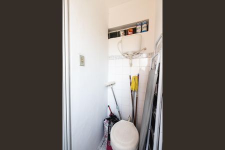 Apartamento à venda com 75m², 2 quartos e sem vagaBanheiro de Serviço