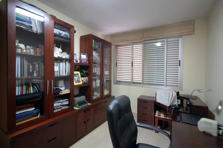 Apartamento à venda com 281m², 4 quartos e 3 vagasQuarto 2