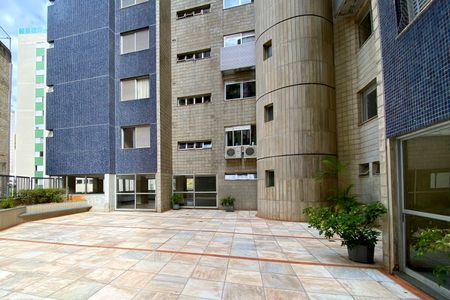 Apartamento à venda com 281m², 4 quartos e 3 vagasÁrea comum - Pátio