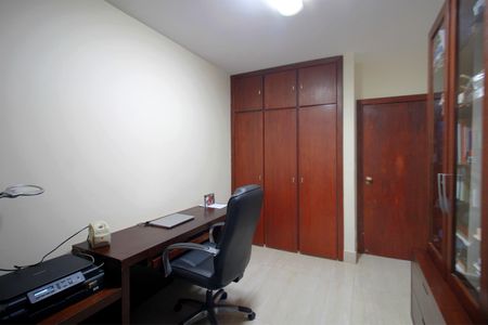Apartamento à venda com 281m², 4 quartos e 3 vagasQuarto 2