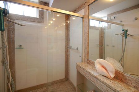 Apartamento à venda com 281m², 4 quartos e 3 vagasBanheiro