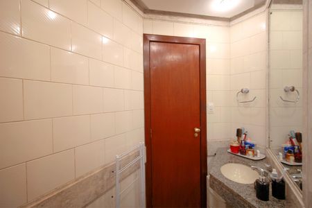 Apartamento à venda com 281m², 4 quartos e 3 vagasBanheiro da Suíte 1