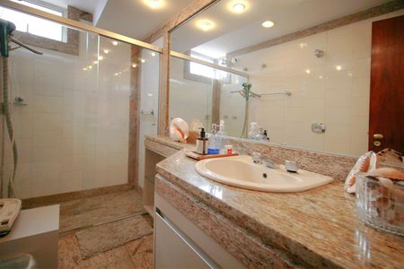 Apartamento à venda com 281m², 4 quartos e 3 vagasBanheiro