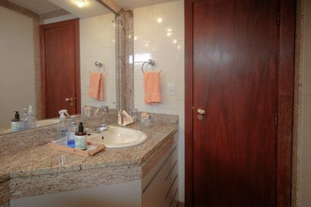 Apartamento à venda com 281m², 4 quartos e 3 vagasBanheiro