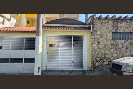 Casa à venda com 105m², 2 quartos e 2 vagasFachada