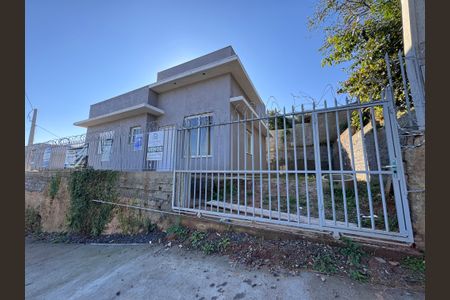 Casa à venda com 71m², 3 quartos e 2 vagas Casa à venda com 71m², 3 quartos e 2 vagasFachada