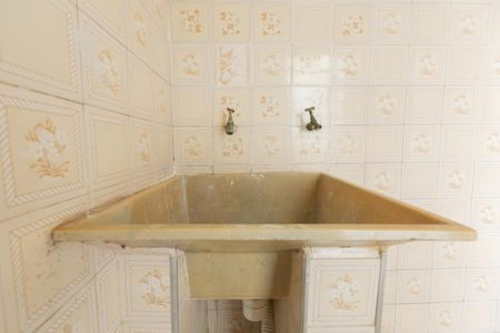 Casa à venda com 250m², 2 quartos e 2 vagas Casa à venda com 250m², 2 quartos e 2 vagasÁrea de Serviço 2