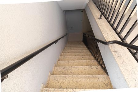Apartamento à venda com 37m², 2 quartos e 1 vagaEscada