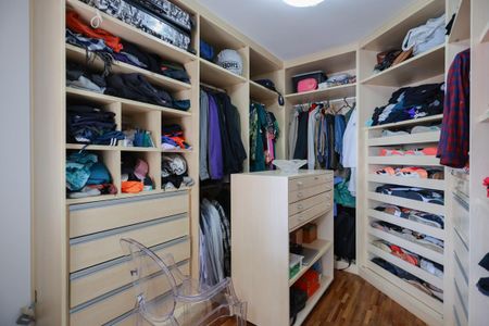 Apartamento à venda com 156m², 3 quartos e 3 vagasCloset da suíte 1