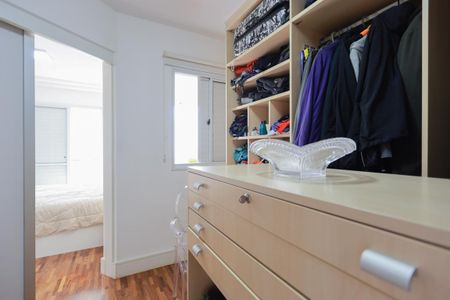 Apartamento à venda com 156m², 3 quartos e 3 vagasCloset da suíte 1