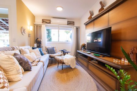 Casa de condomínio à venda com 120m², 3 quartos e 2 vagas Casa de condomínio à venda com 120m², 3 quartos e 2 vagasSala