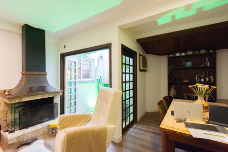 Casa de condomínio à venda com 120m², 3 quartos e 2 vagas Casa de condomínio à venda com 120m², 3 quartos e 2 vagasSala