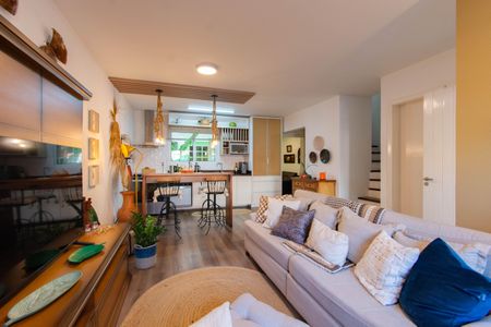 Casa de condomínio à venda com 120m², 3 quartos e 2 vagas Casa de condomínio à venda com 120m², 3 quartos e 2 vagasSala