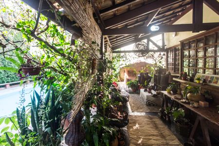 Casa de condomínio à venda com 353m², 4 quartos e 4 vagasVaranda