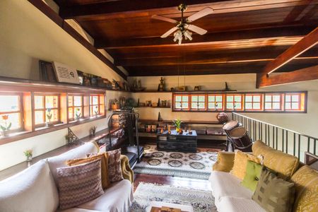 Casa de condomínio à venda com 353m², 4 quartos e 4 vagasSala