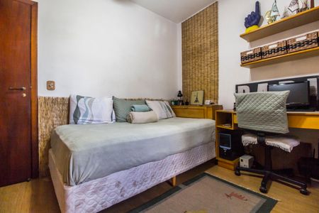 Casa de condomínio à venda com 353m², 4 quartos e 4 vagasQuarto 3