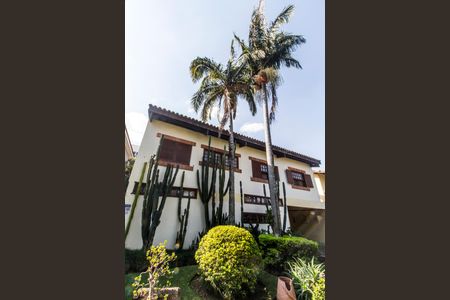 Casa de condomínio à venda com 353m², 4 quartos e 4 vagasFachada